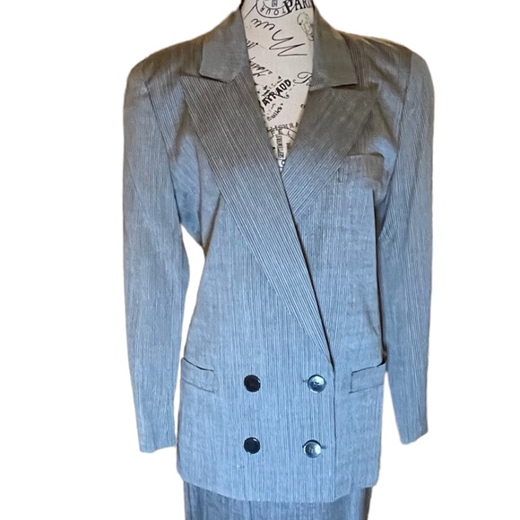 Christian Dior NWT Vintage 1980’s Classic Double Breasted Suit, Women’s Size 8 - Picture 2 of 13